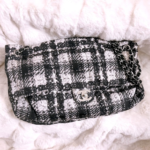 Chanel Black Nylon Flap Bag - Picture 2 of 14